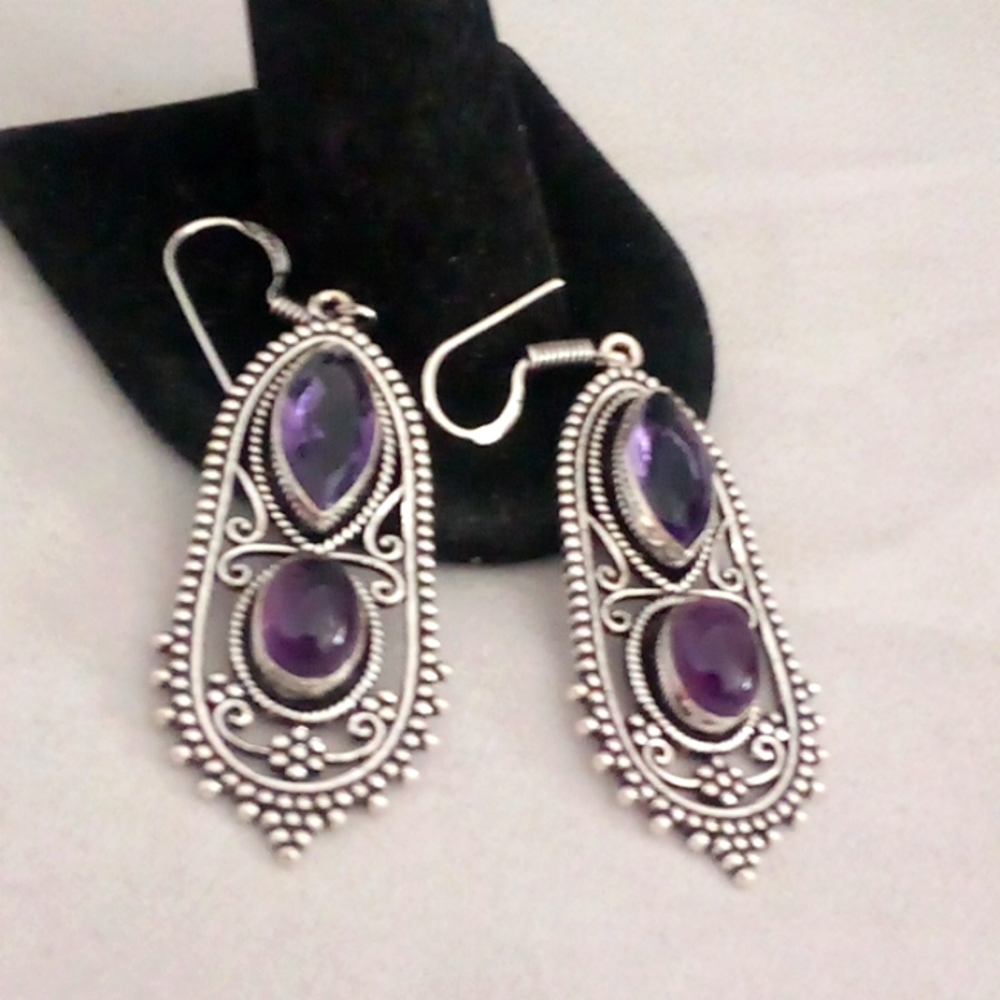 Beautiful delicate natural amethyst dangles 🤗